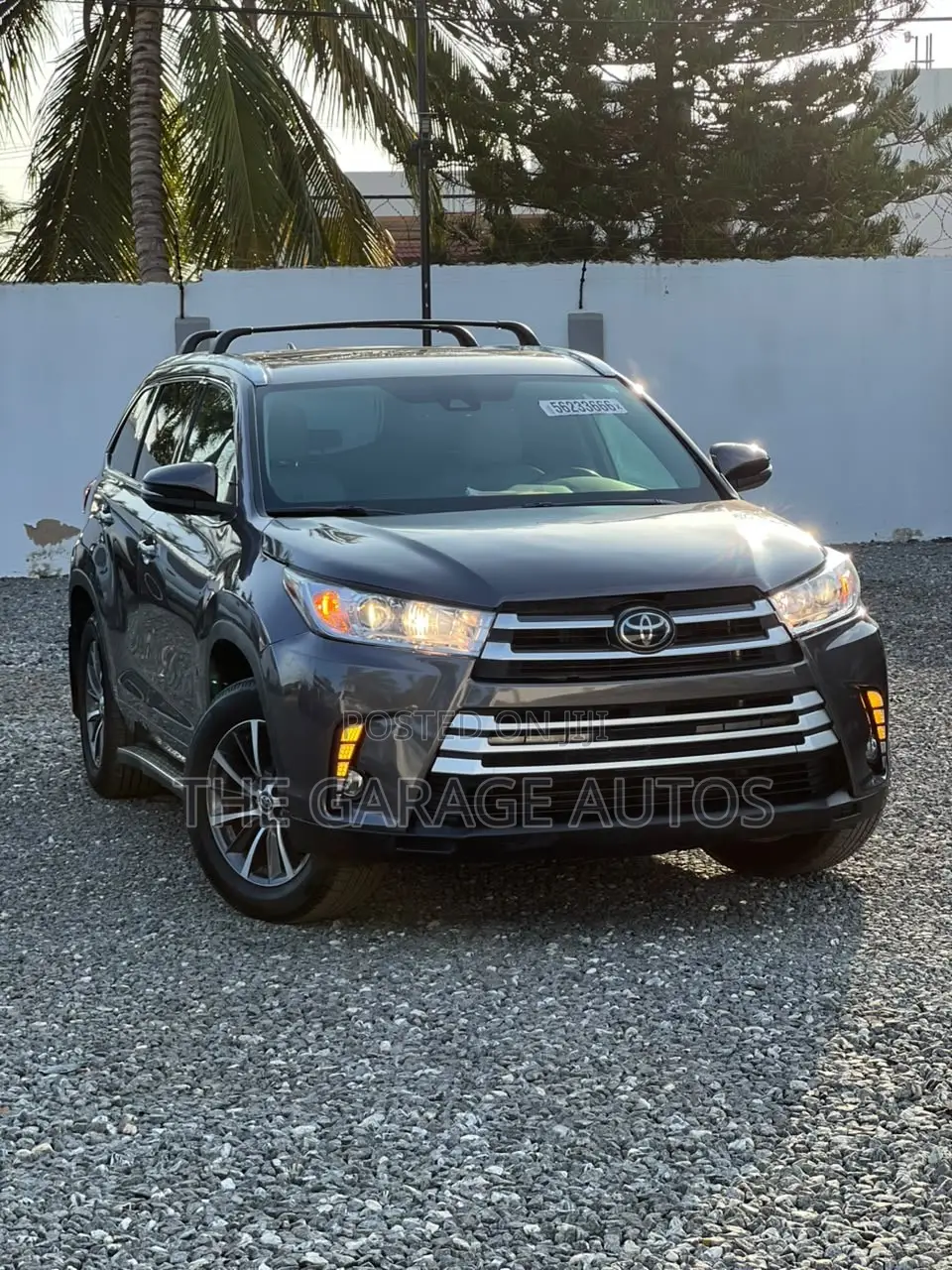 Toyota Highlander XLE 4x4 V6 (3.5L 6cyl 8A) 2018 Gray