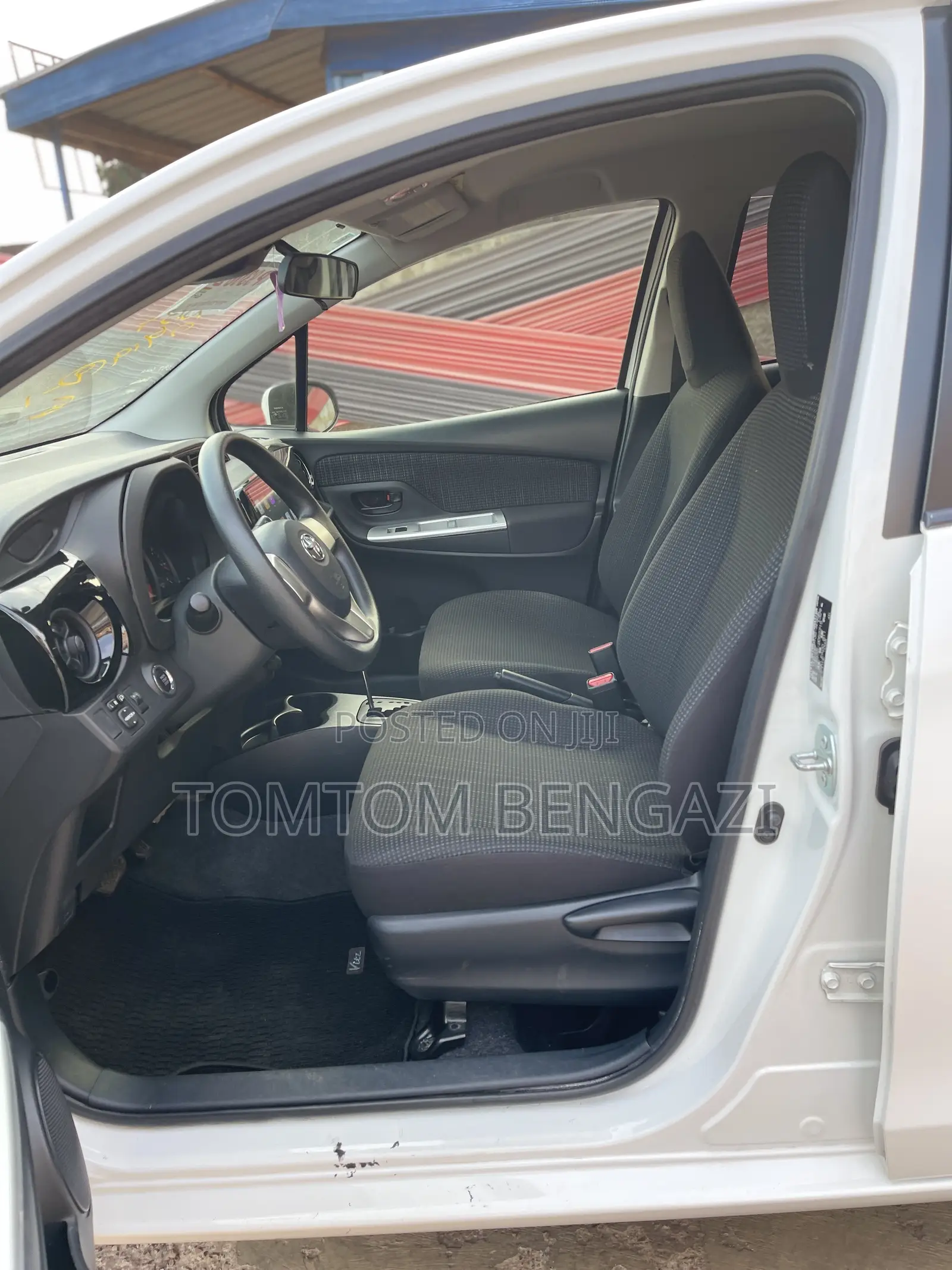 Toyota Vitz 1.3 FWD 5dr 2015 White