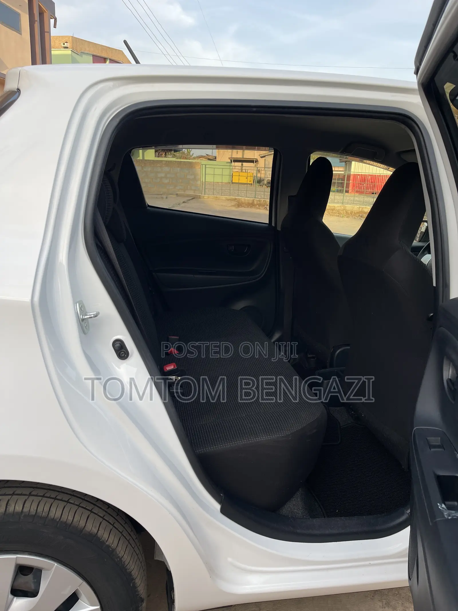 Toyota Vitz 1.3 FWD 5dr 2015 White