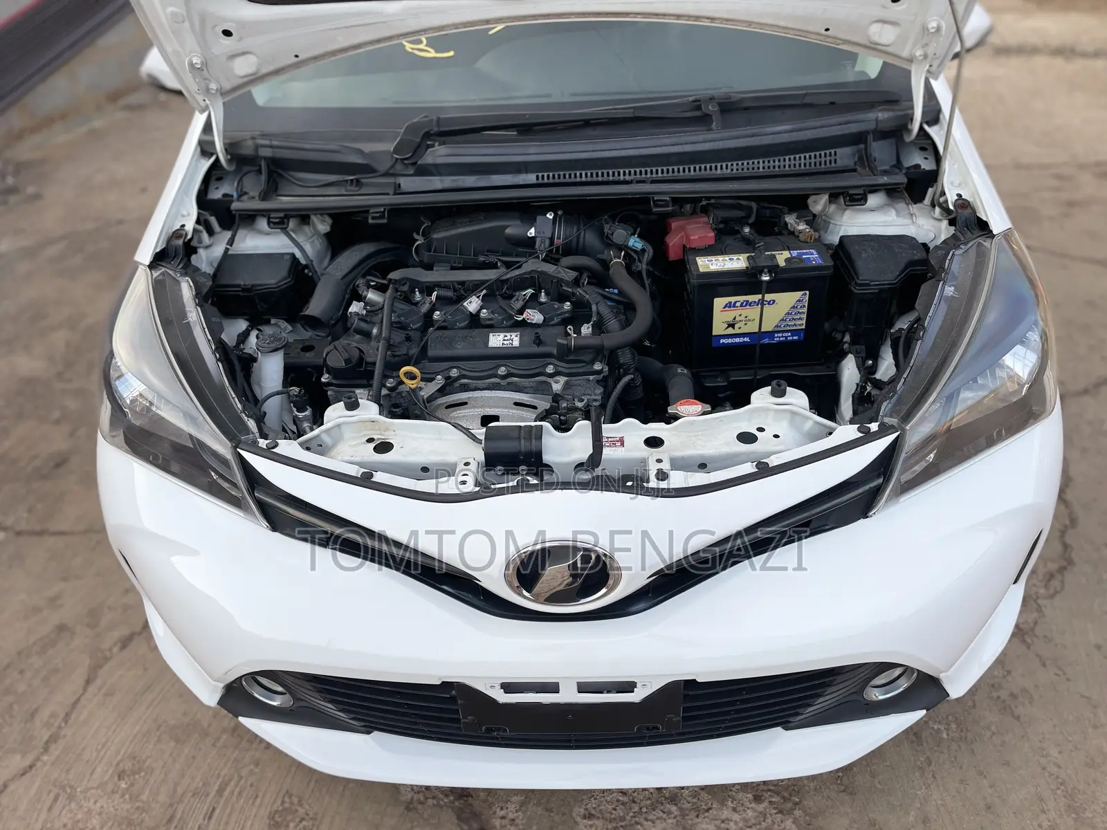Toyota Vitz 1.3 FWD 5dr 2015 White