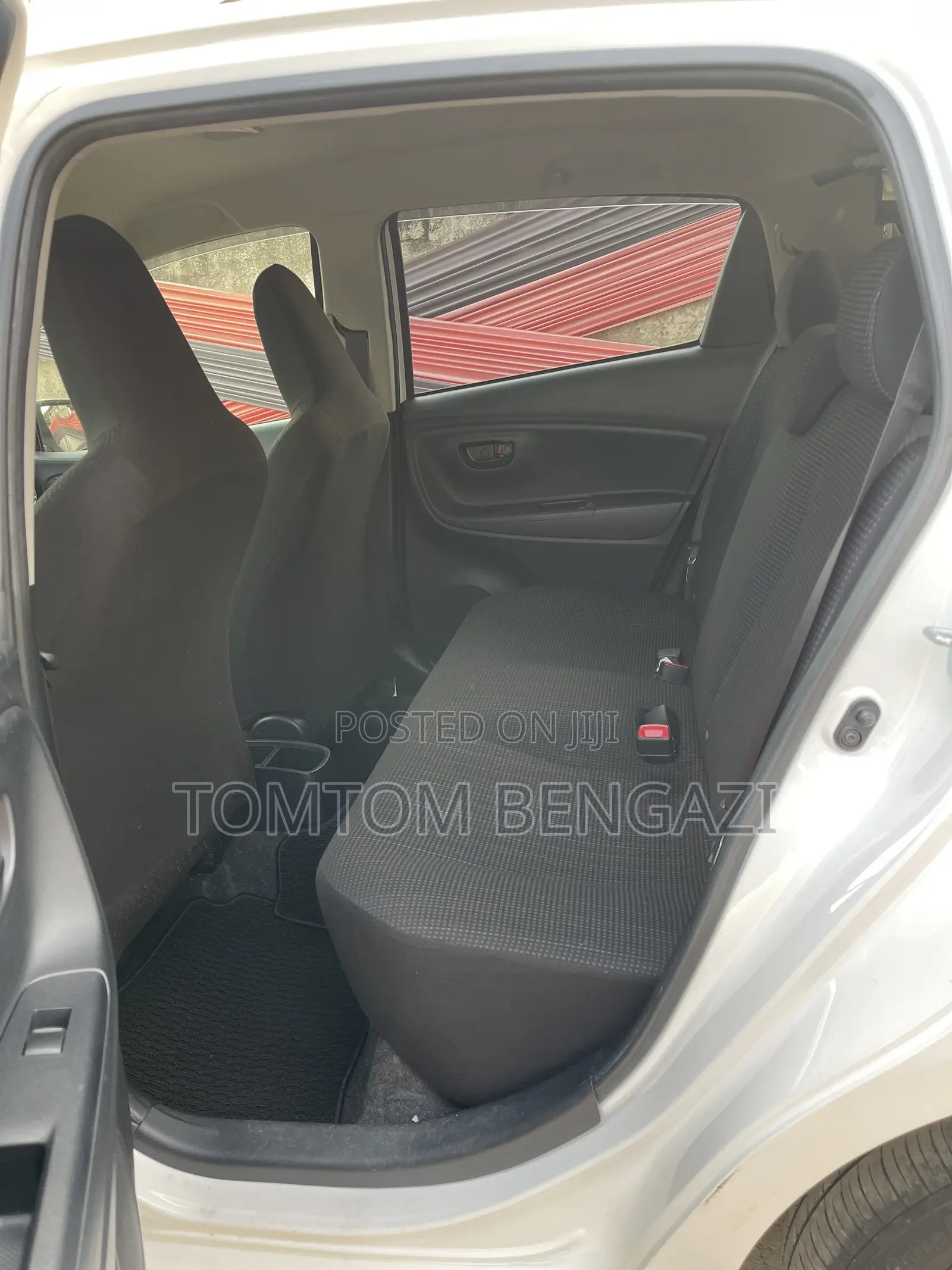 Toyota Vitz 1.3 FWD 5dr 2015 White