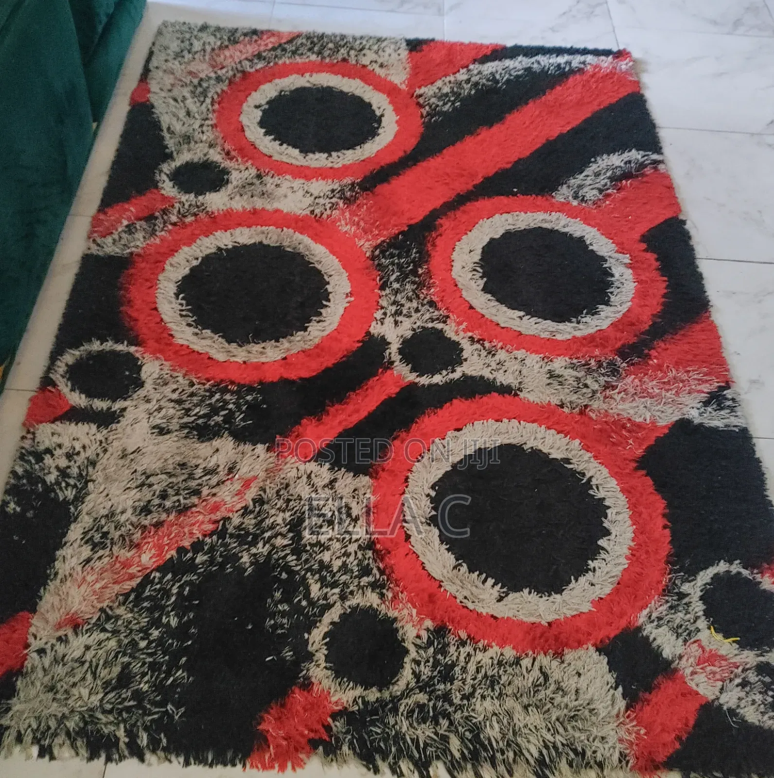 Attractive Centre Rug