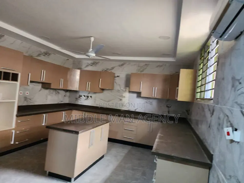 Furnished 6bdrm Mansion in Middle Man Agency, Kumasi Metropolitan