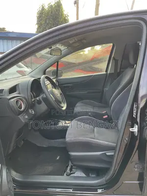 Toyota Vitz 1.3 FWD 5dr 2013 Burgundy