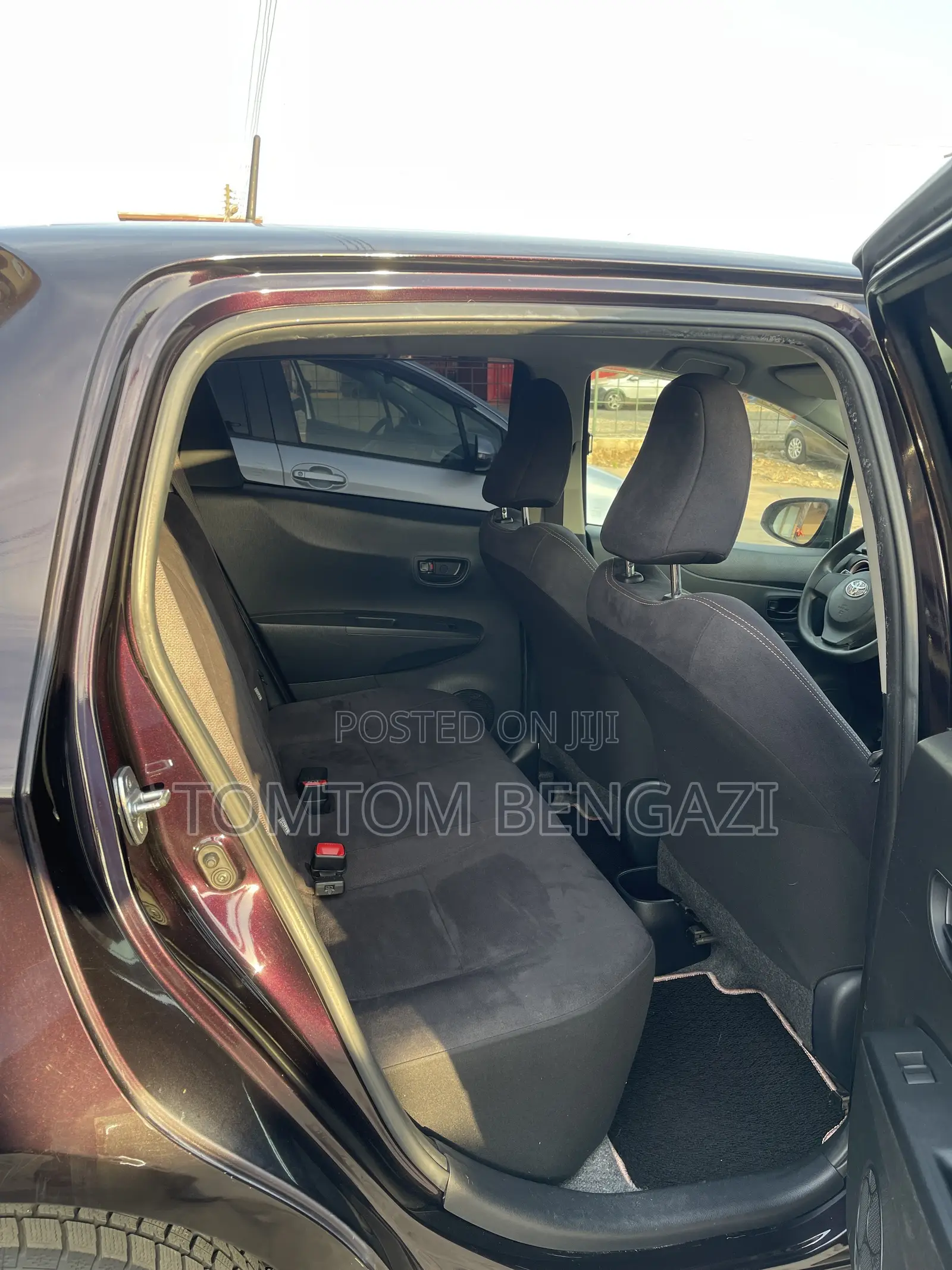 Toyota Vitz 1.3 FWD 5dr 2013 Burgundy