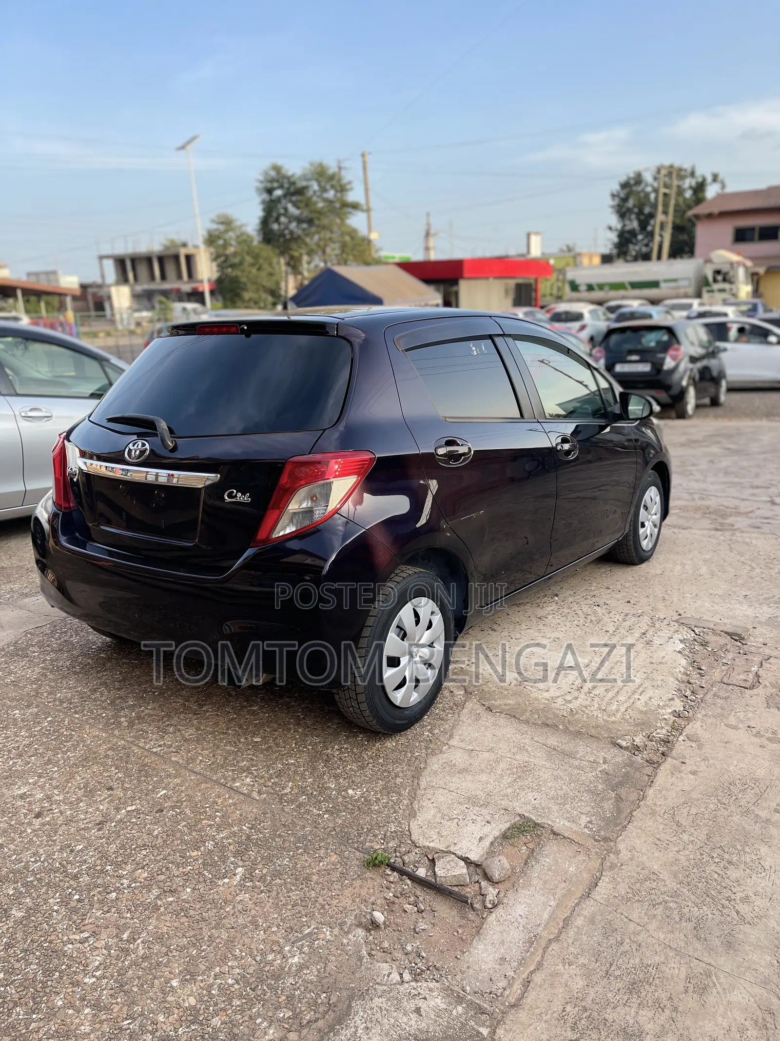 Toyota Vitz 1.3 FWD 5dr 2013 Burgundy