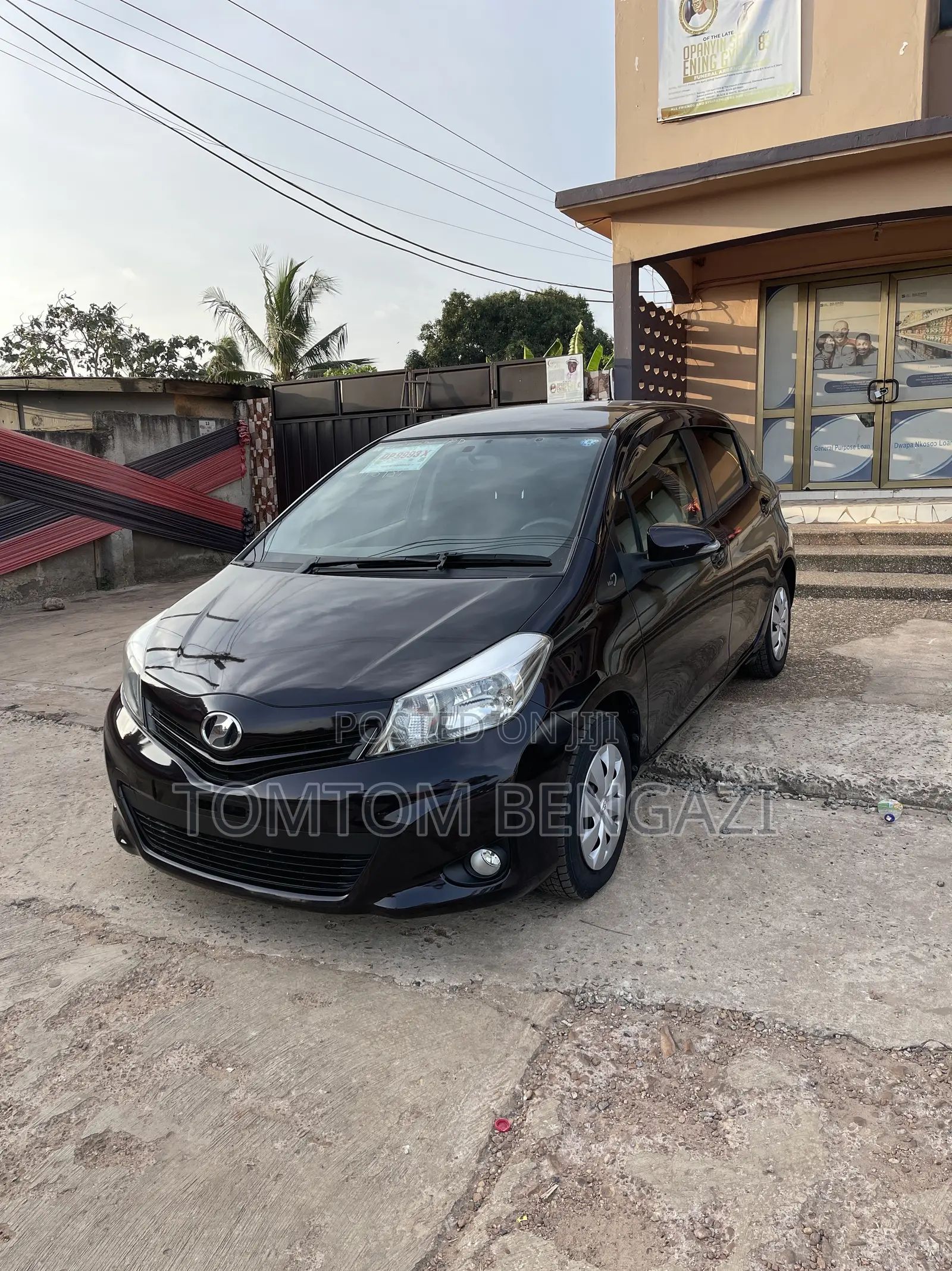 Toyota Vitz 1.3 FWD 5dr 2013 Burgundy