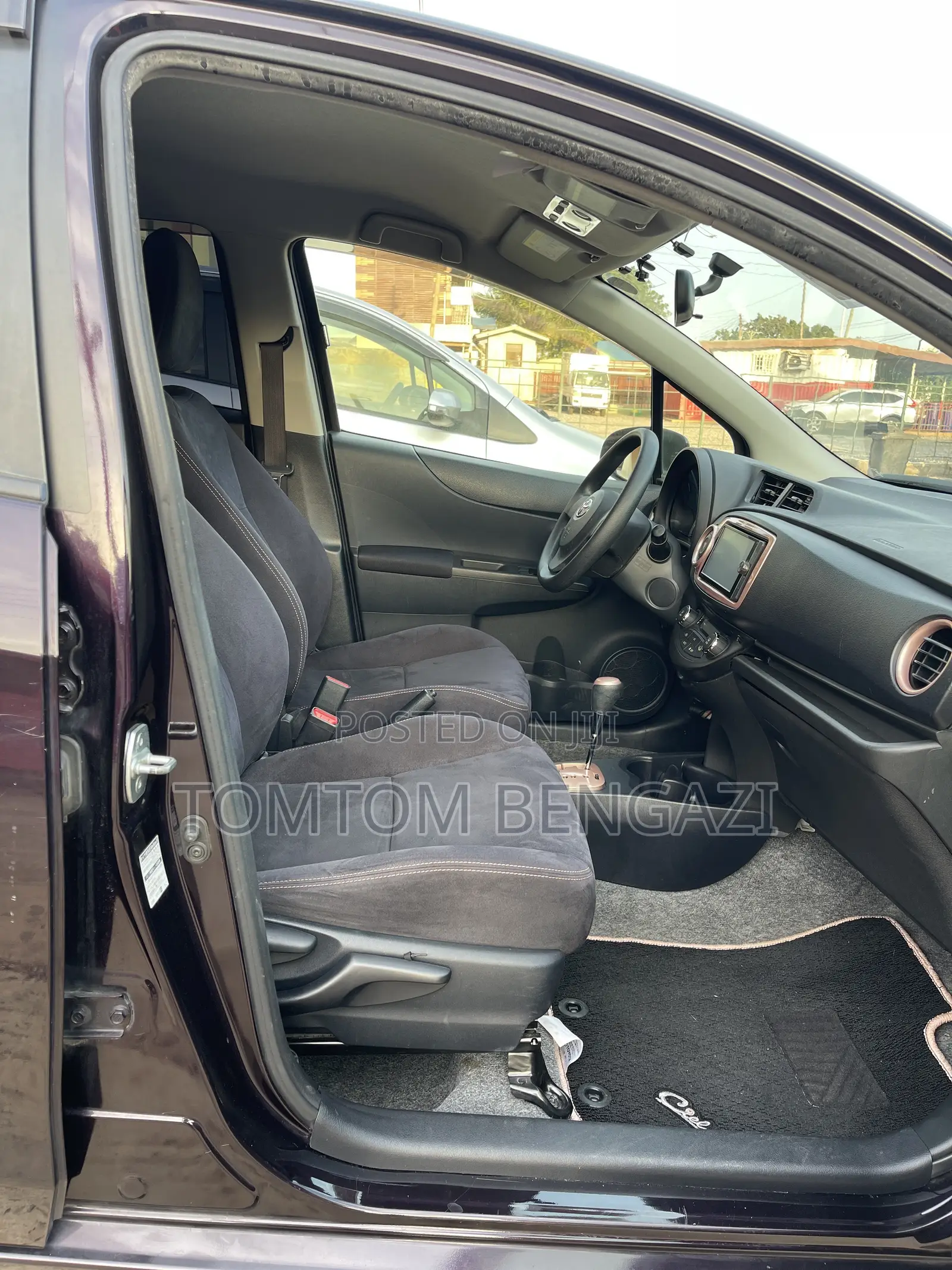 Toyota Vitz 1.3 FWD 5dr 2013 Burgundy