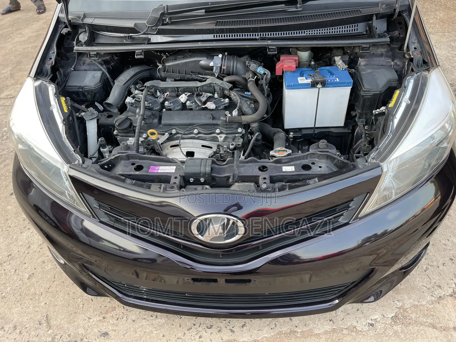 Toyota Vitz 1.3 FWD 5dr 2013 Burgundy