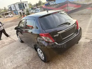 Toyota Vitz 1.3 FWD 5dr 2013 Black