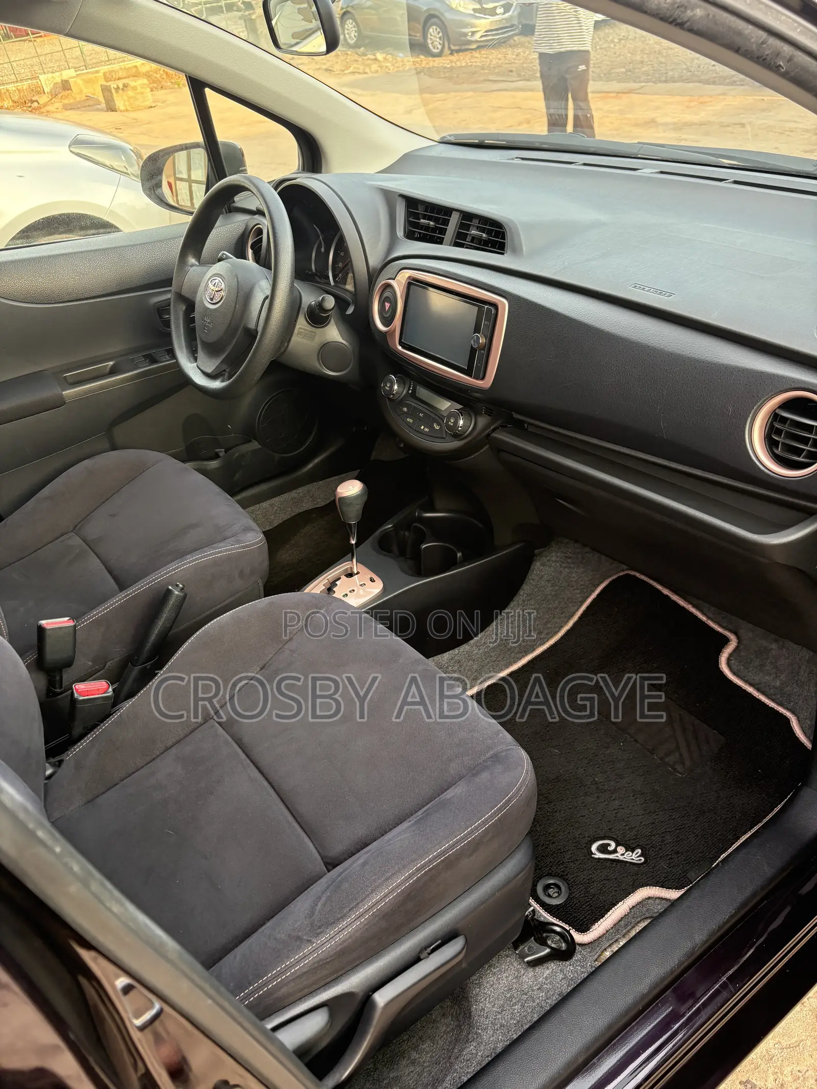 Toyota Vitz 1.3 FWD 5dr 2013 Black