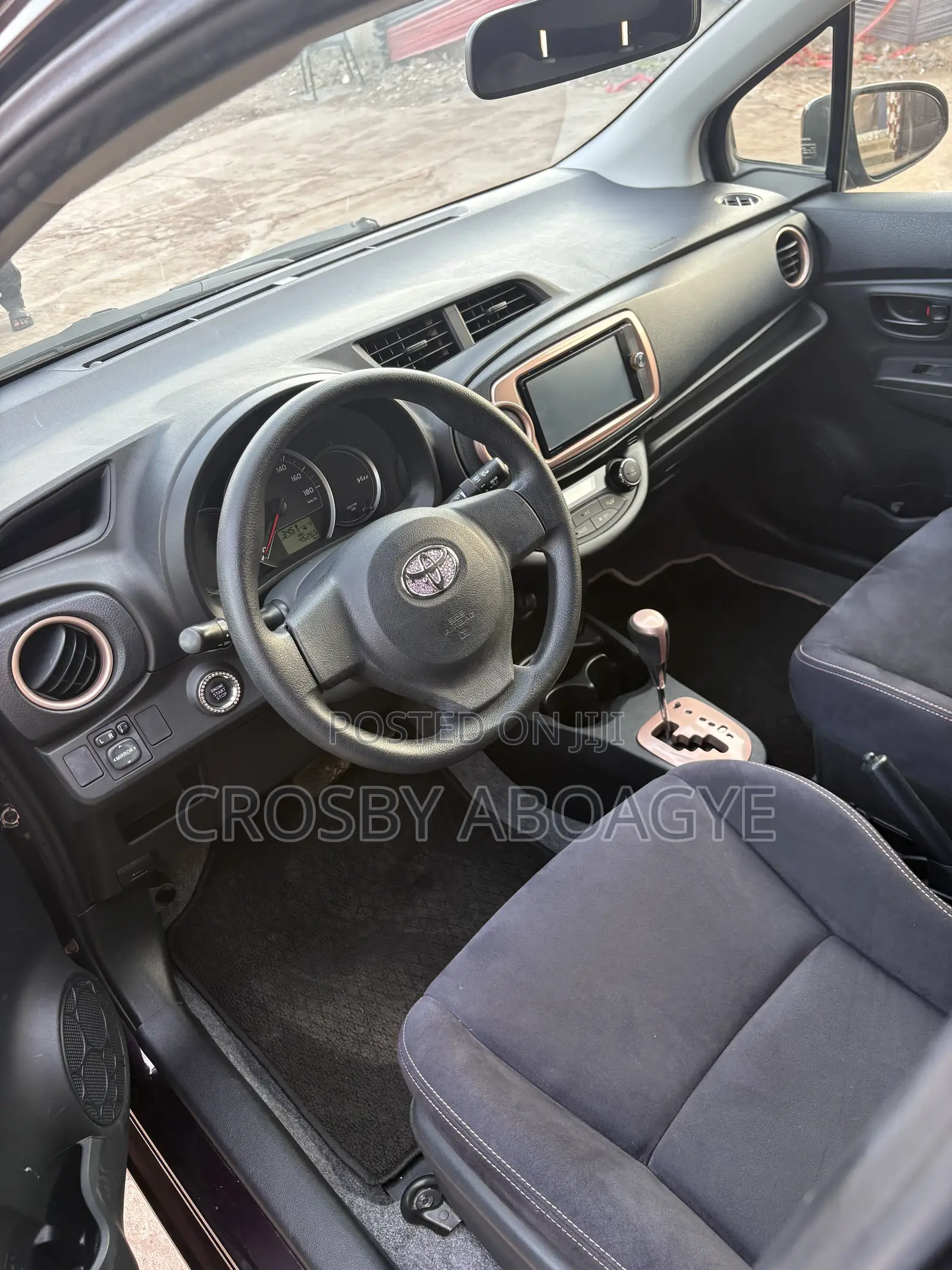 Toyota Vitz 1.3 FWD 5dr 2013 Black