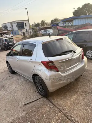 Toyota Vitz 1.3 FWD 5dr 2015 Silver