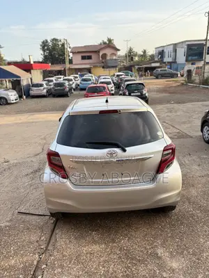 Toyota Vitz 1.3 FWD 5dr 2015 Silver