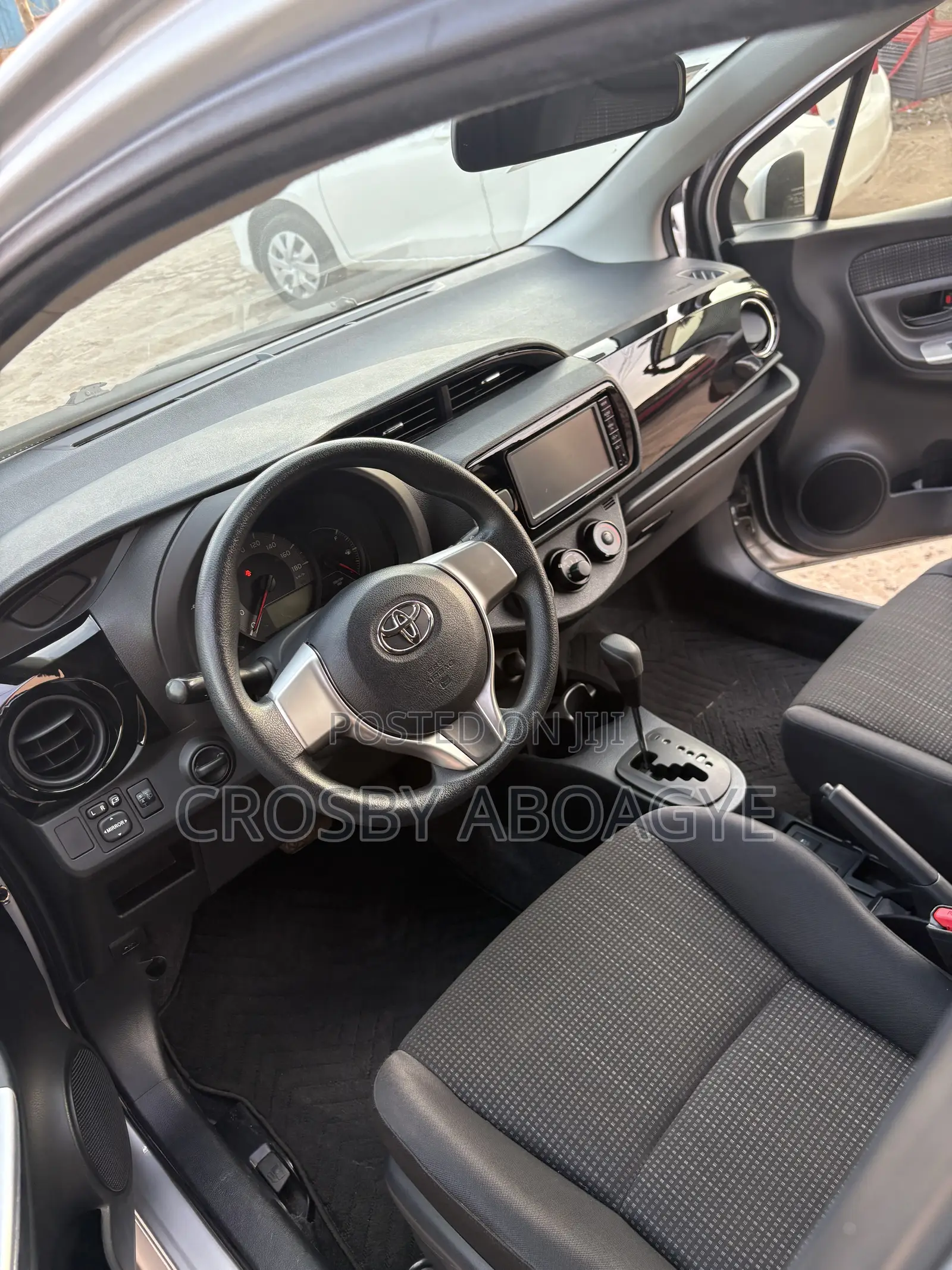Toyota Vitz 1.3 FWD 5dr 2015 Silver