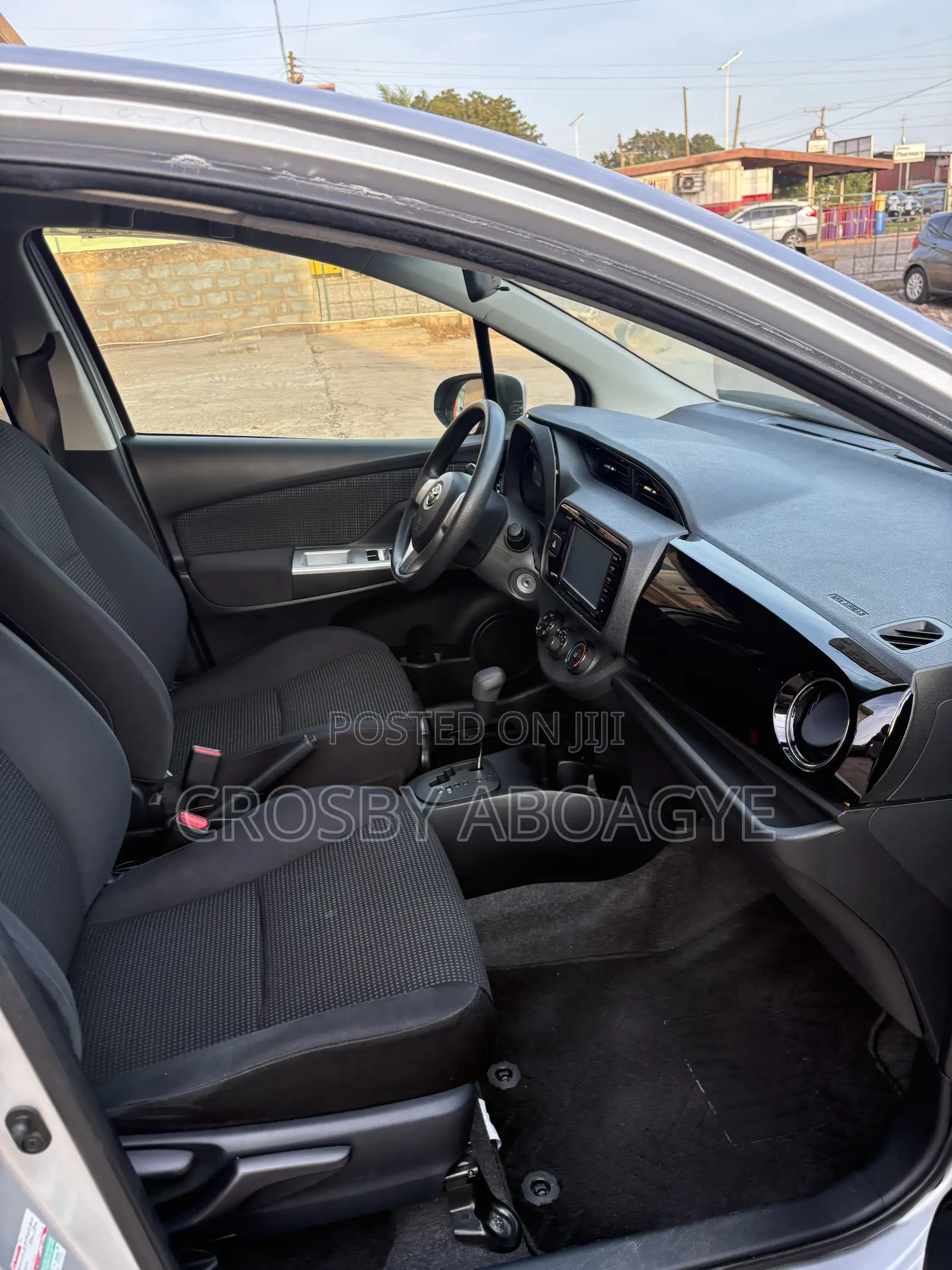 Toyota Vitz 1.3 FWD 5dr 2015 Silver