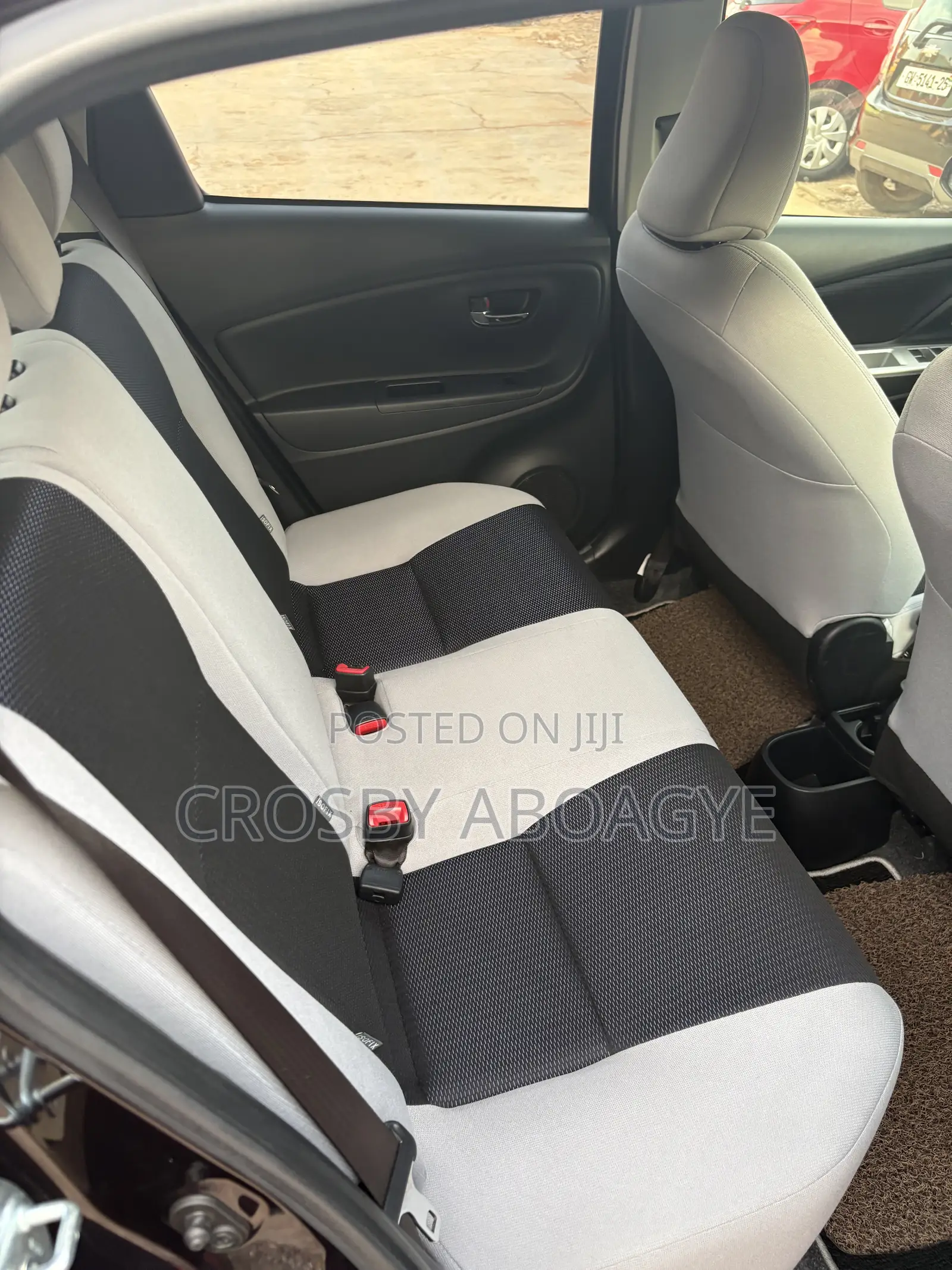 Toyota Vitz 1.3 FWD 5dr 2015 Black