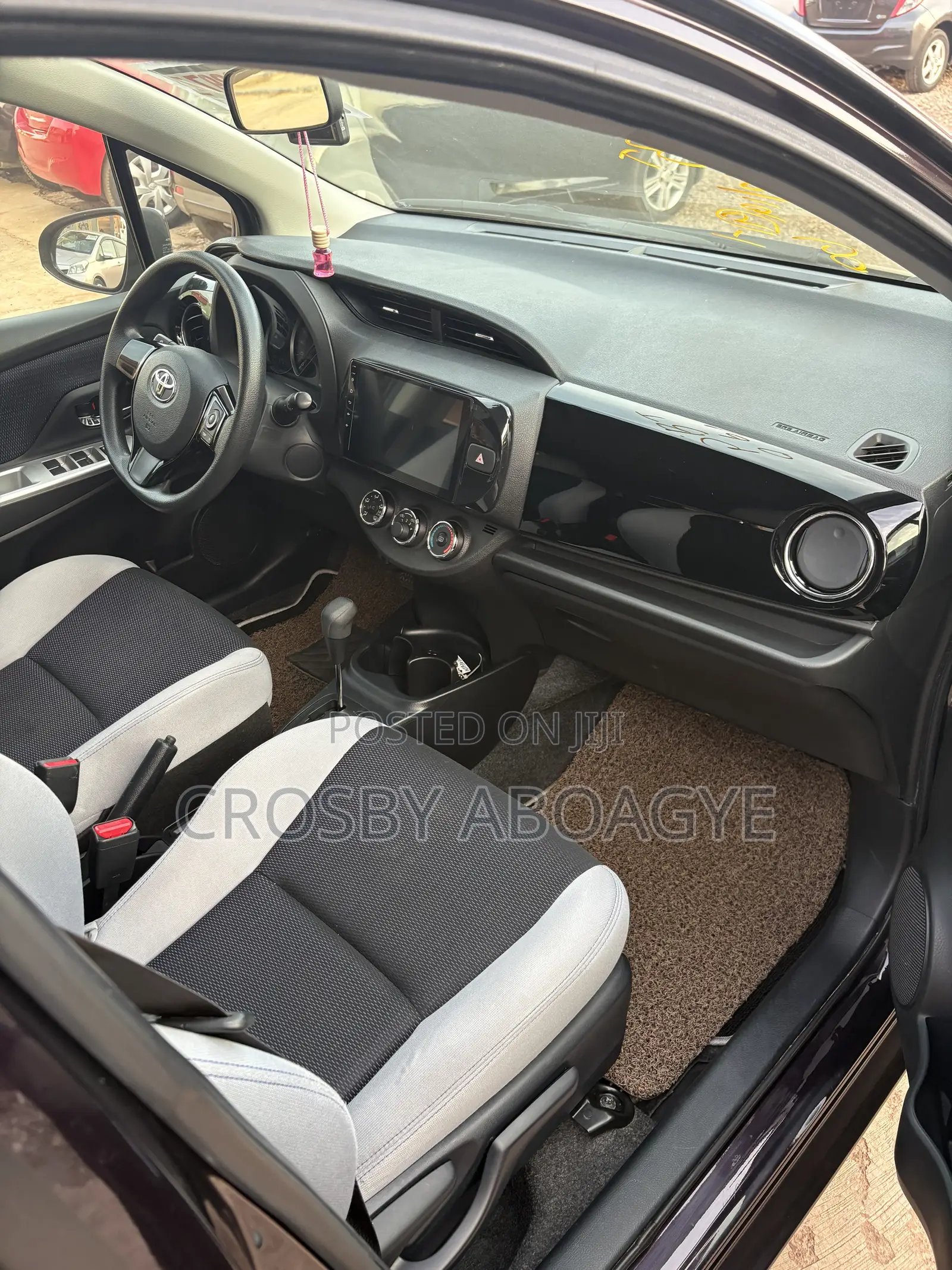 Toyota Vitz 1.3 FWD 5dr 2015 Black