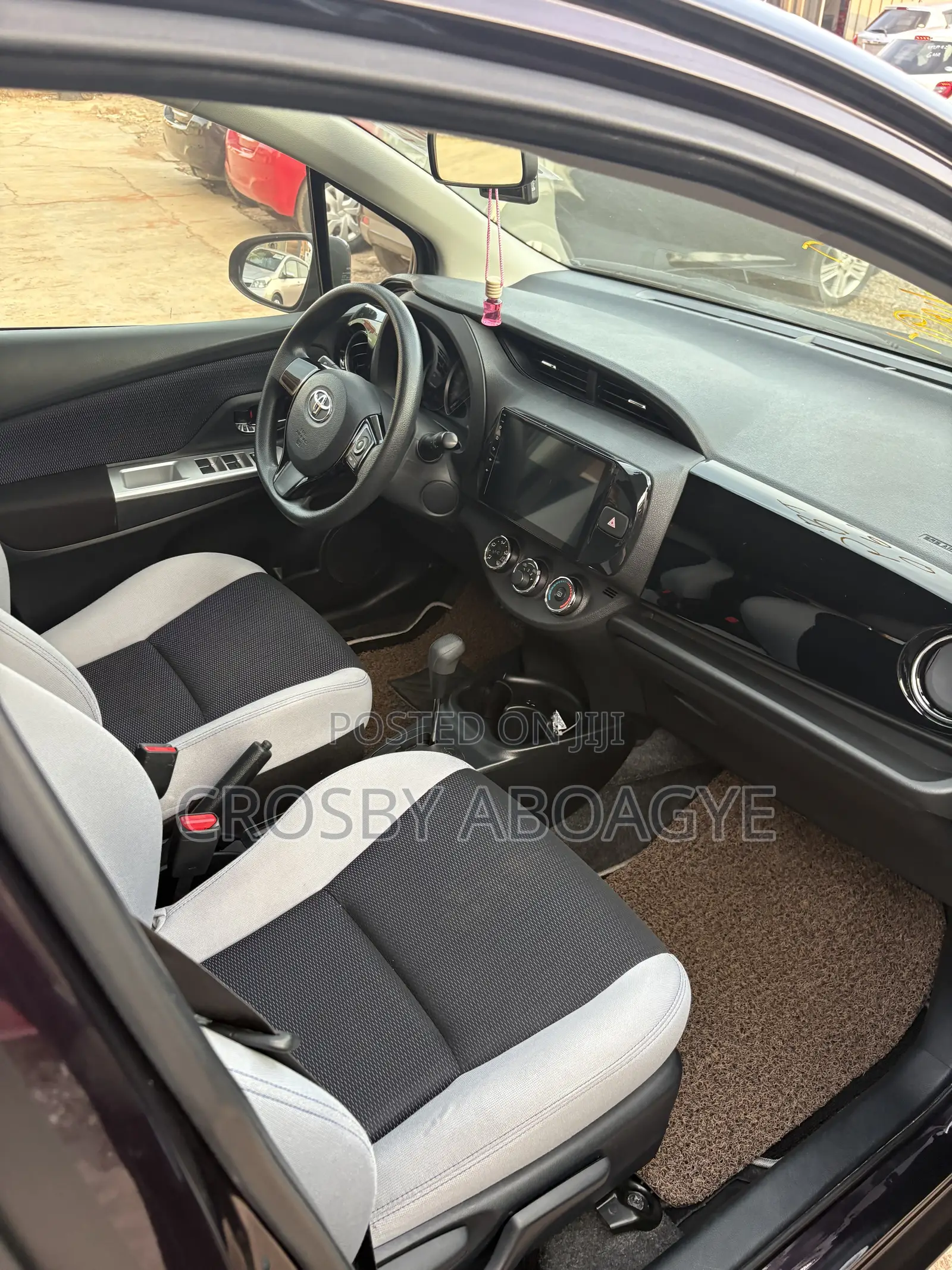 Toyota Vitz 1.3 FWD 5dr 2015 Black