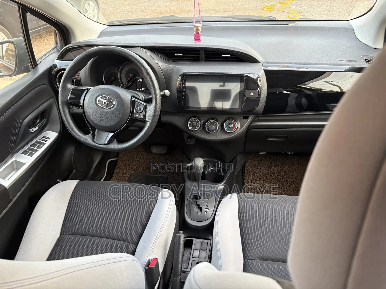 Toyota Vitz 1.3 FWD 5dr 2015 Black