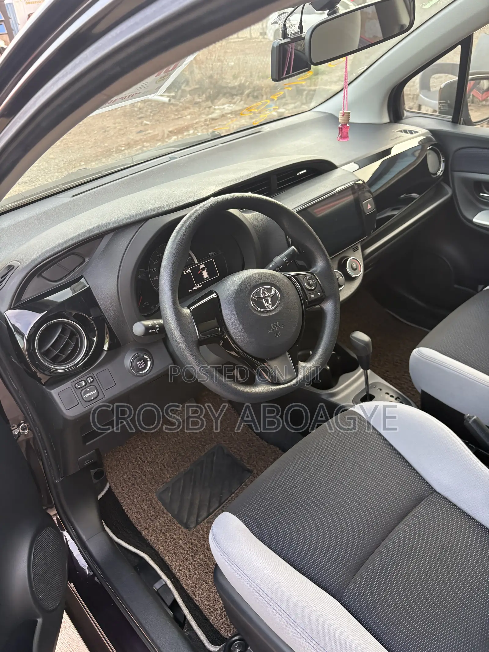 Toyota Vitz 1.3 FWD 5dr 2015 Black