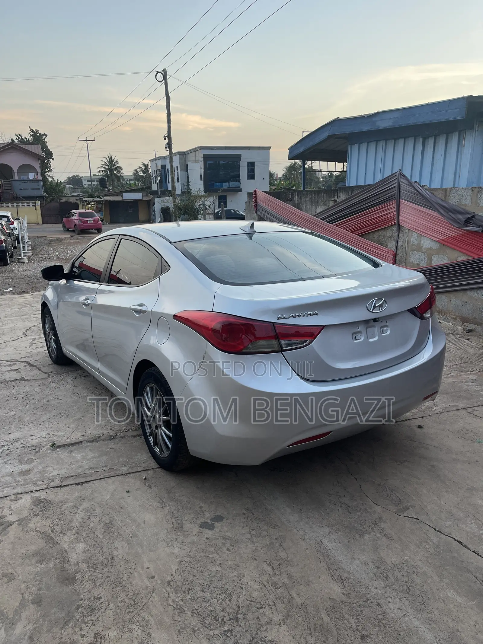 Hyundai Elantra Limited Sedan FWD (1.8L 4cyl 6A) 2013 Silver
