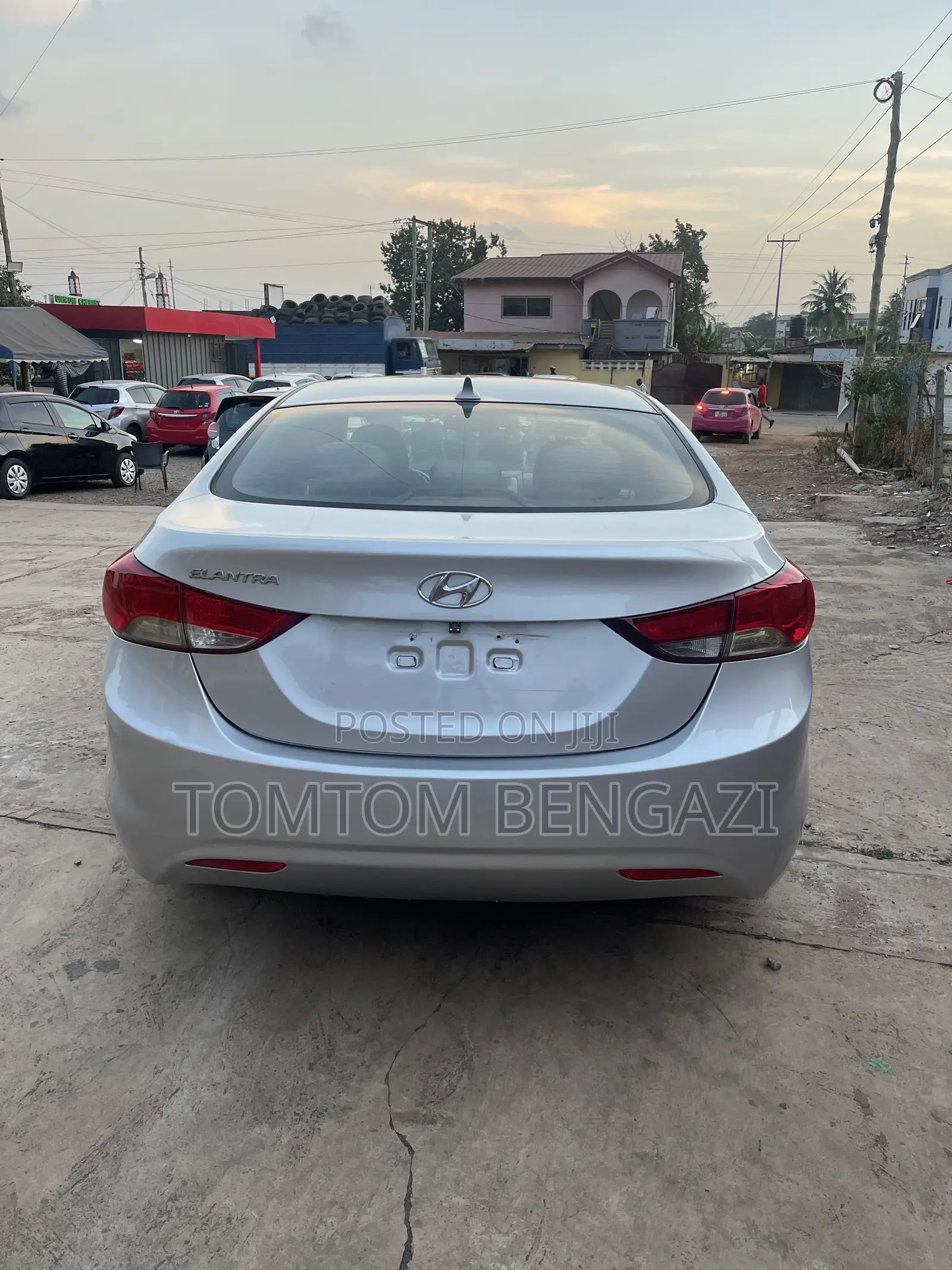 Hyundai Elantra Limited Sedan FWD (1.8L 4cyl 6A) 2013 Silver