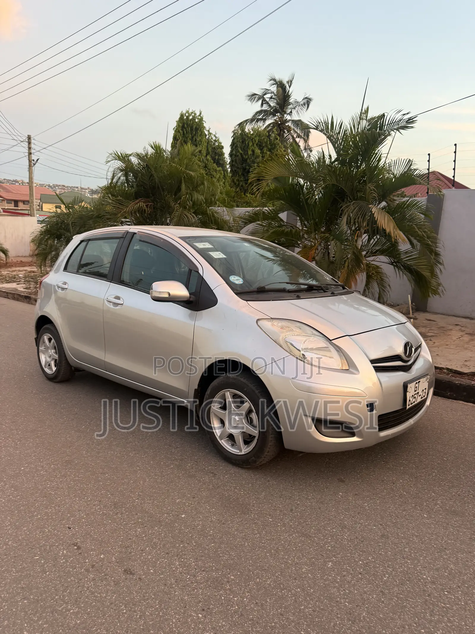 Toyota Vitz 1.0 FWD 3dr 2010 Silver