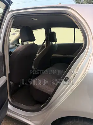 Toyota Vitz 1.0 FWD 3dr 2010 Silver
