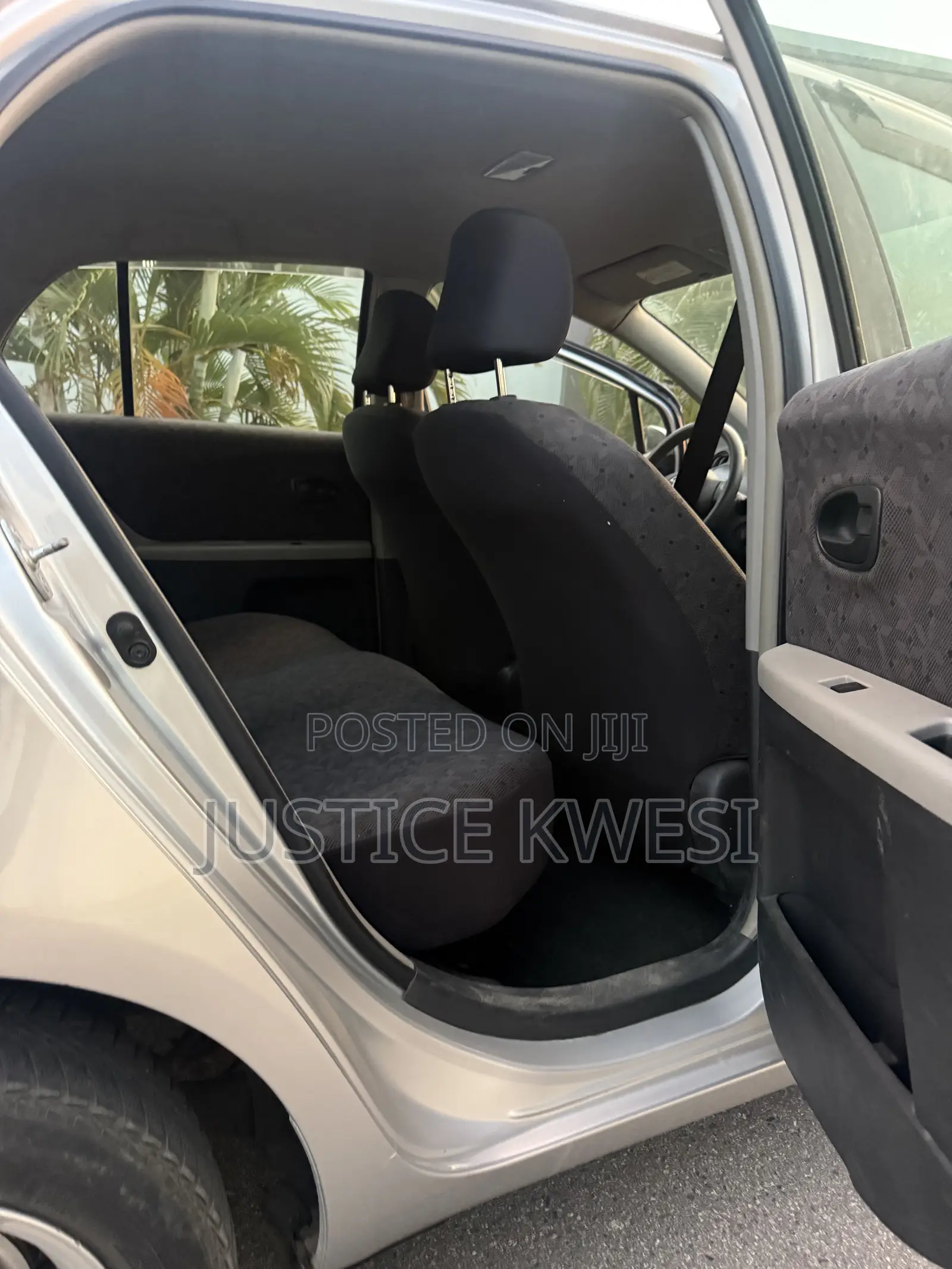 Toyota Vitz 1.0 FWD 3dr 2010 Silver
