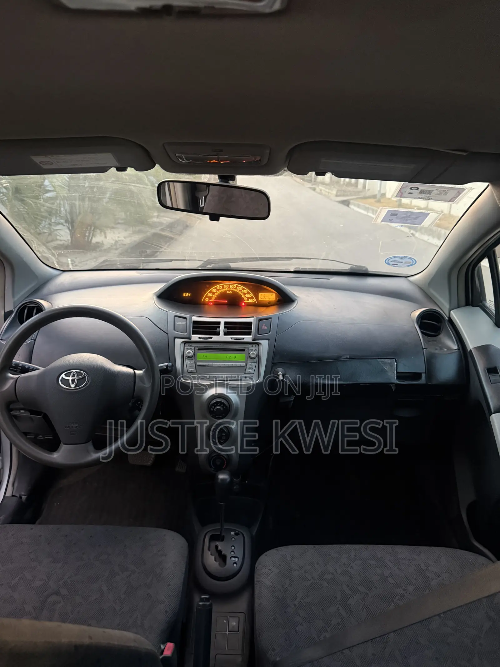 Toyota Vitz 1.0 FWD 3dr 2010 Silver