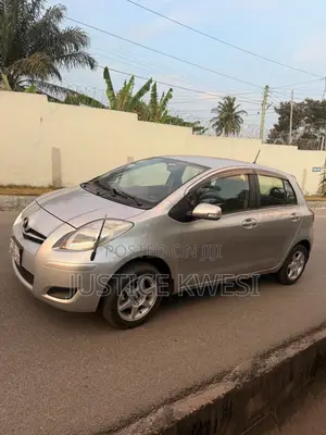 Toyota Vitz 1.0 FWD 3dr 2010 Silver