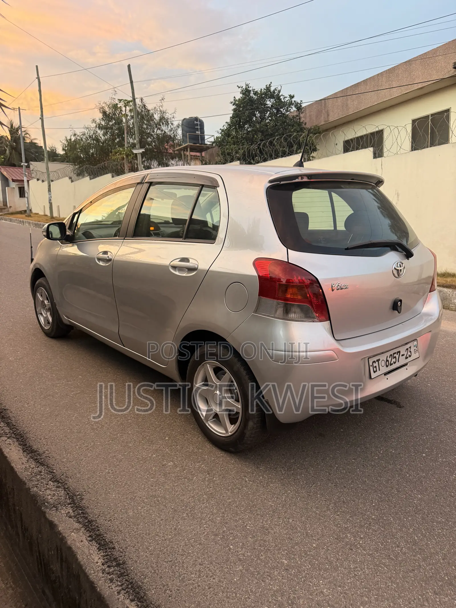 Toyota Vitz 1.0 FWD 3dr 2010 Silver