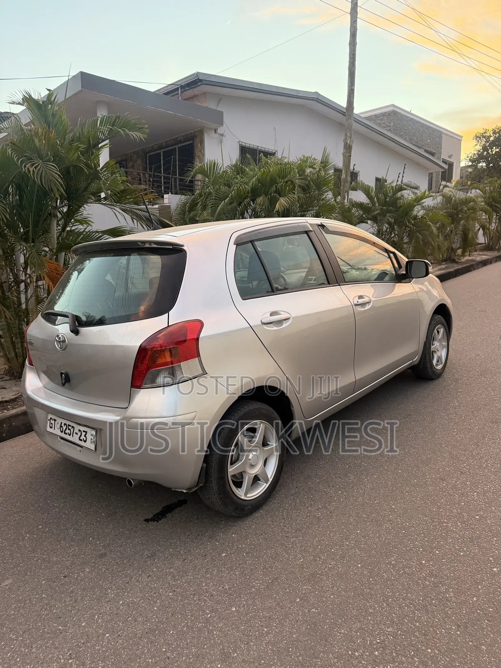 Toyota Vitz 1.0 FWD 3dr 2010 Silver