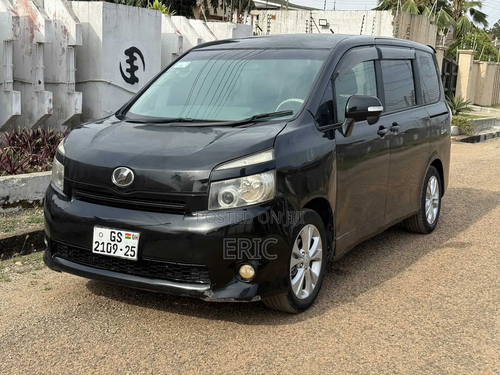 Toyota Voxy V 4WD 7-Seater 2010 Black