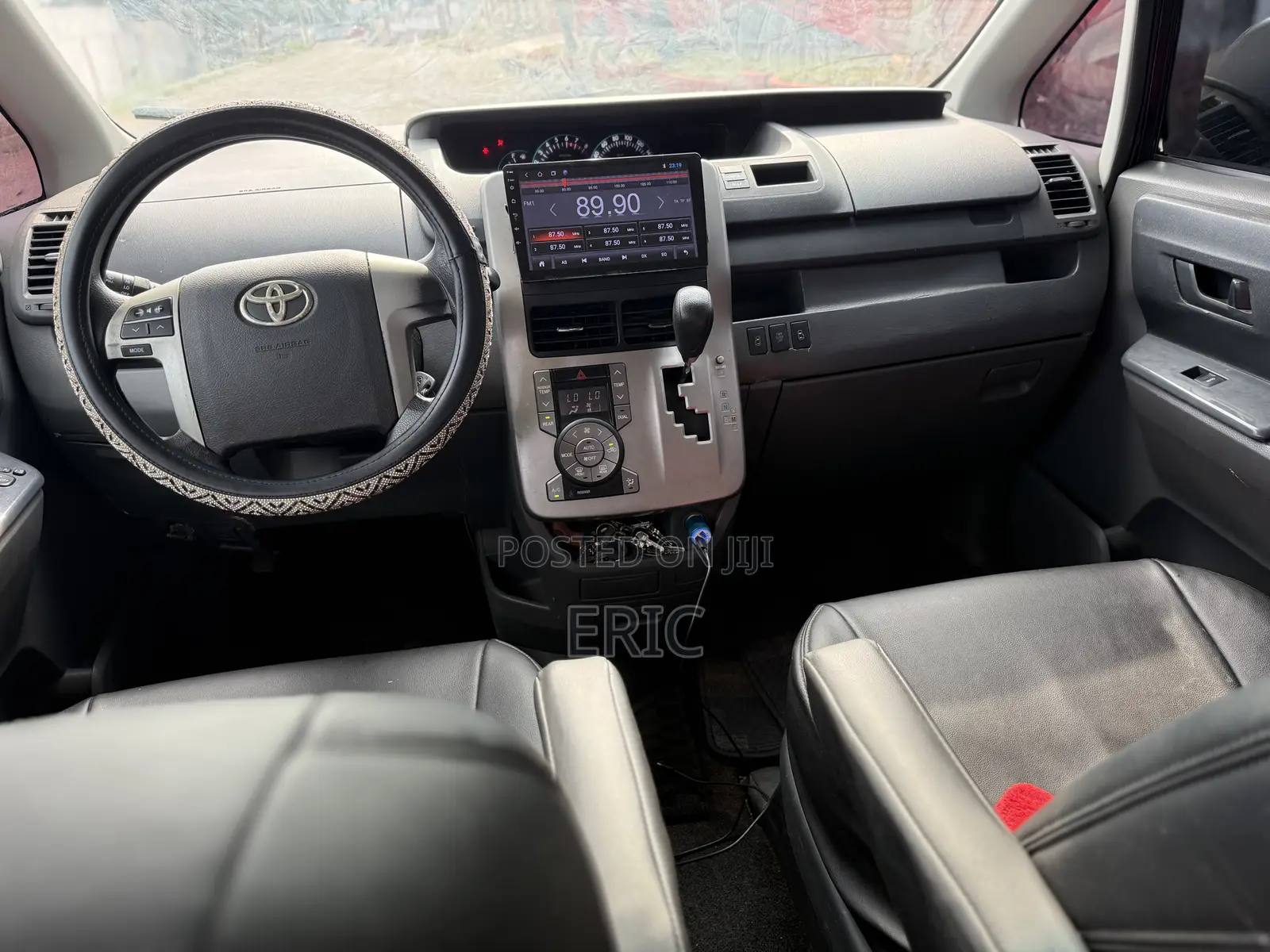 Toyota Voxy V 4WD 7-Seater 2010 Black