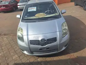 Toyota Yaris 2010 Silver