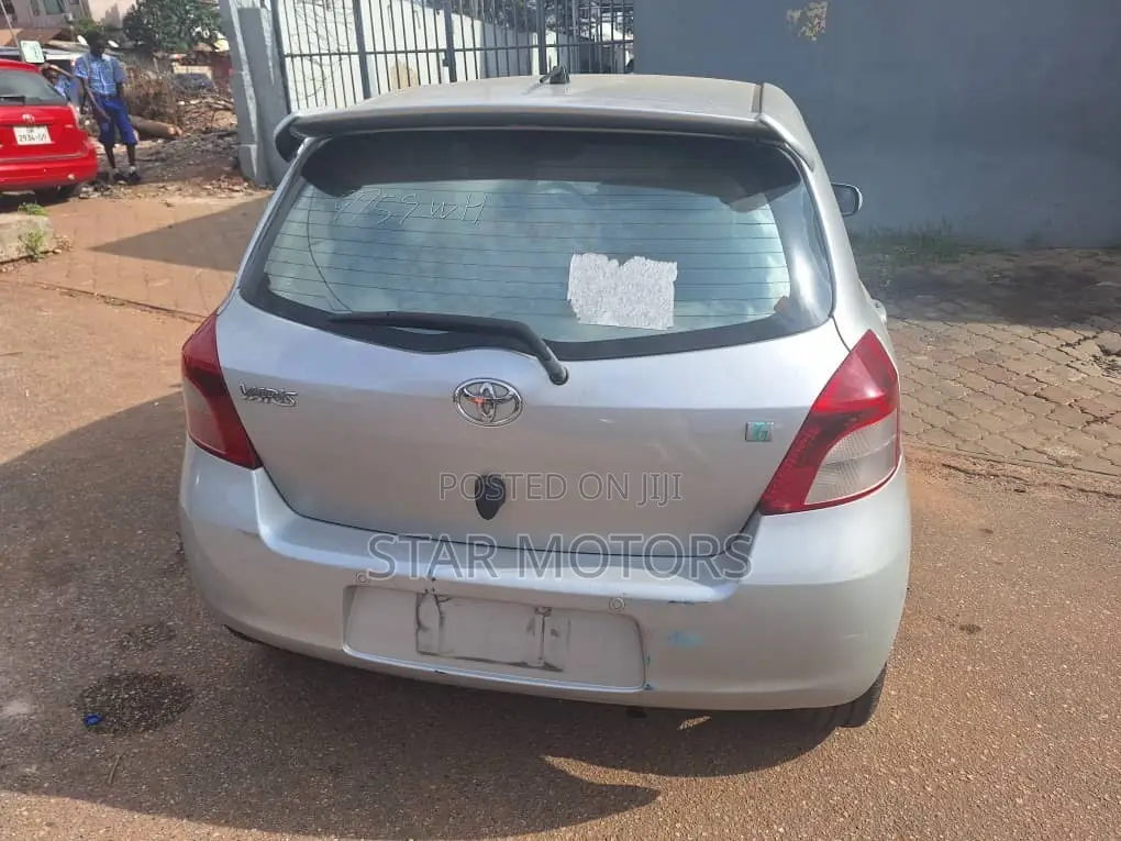 Toyota Yaris 2010 Silver