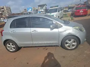 Toyota Yaris 2010 Silver