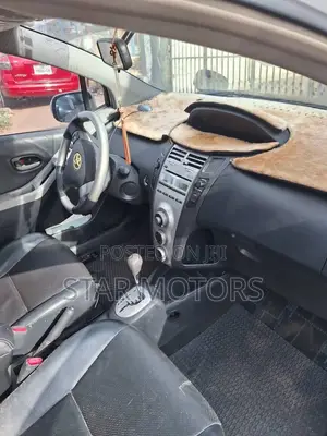 Toyota Yaris 2010 Silver