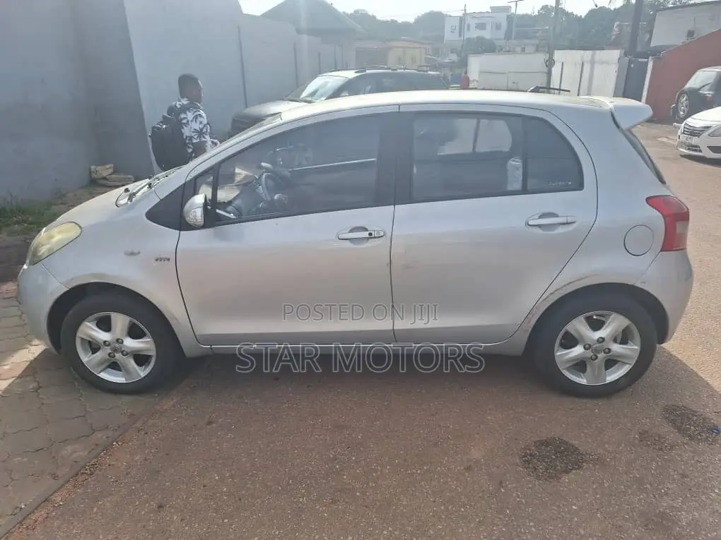 Toyota Yaris 2010 Silver
