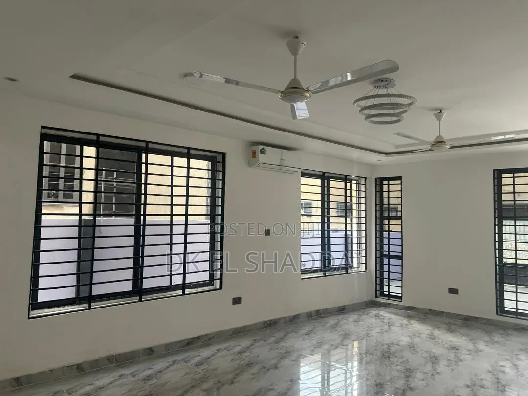 4bdrm House in Pokuase for sale