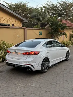 Hyundai Elantra Sport 2018 White