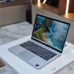 Laptop HP Elitebook 830 G11 16GB Intel Core Ultra 5 SSD 256GB