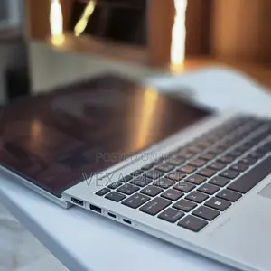 Laptop HP Elitebook 830 G11 16GB Intel Core Ultra 5 SSD 256GB