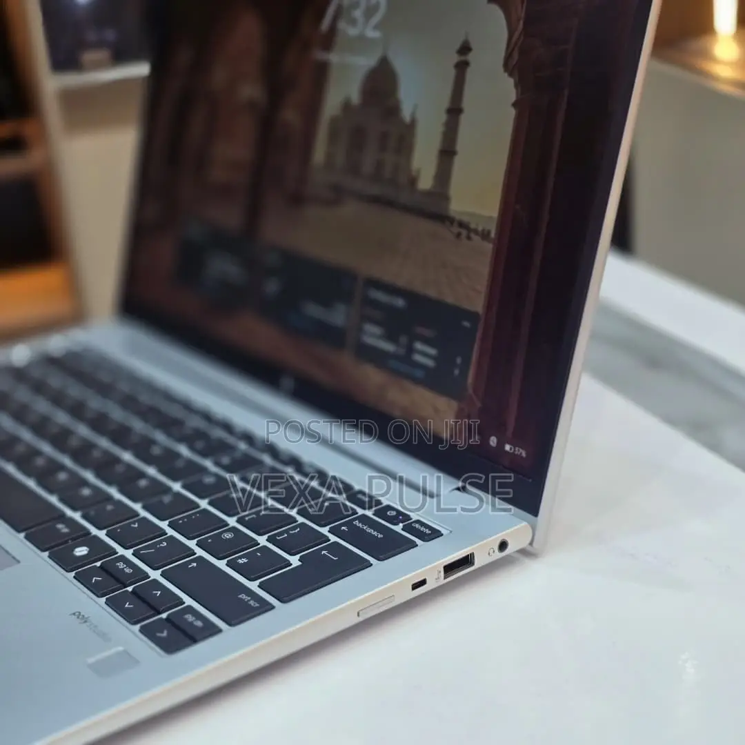 Laptop HP Elitebook 830 G11 16GB Intel Core Ultra 5 SSD 256GB