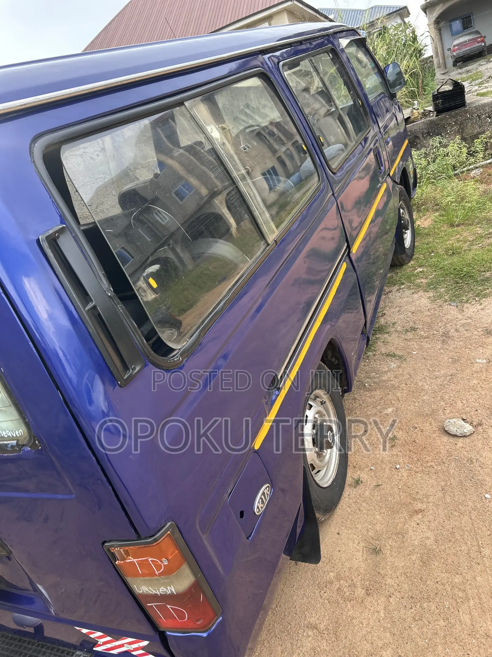 Nissan Caravan (Urvan) 2012 Blue