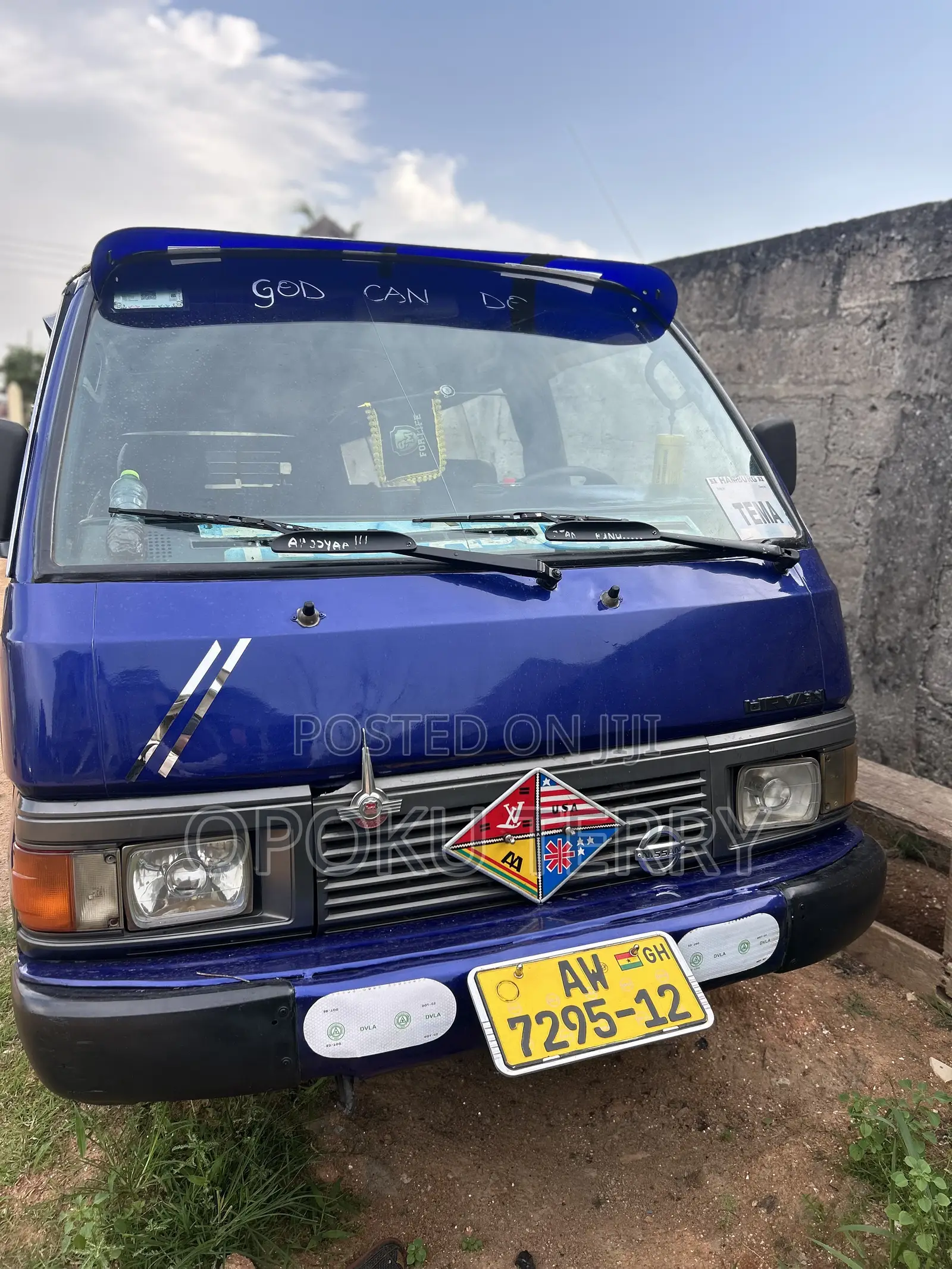 Nissan Caravan (Urvan) 2012 Blue