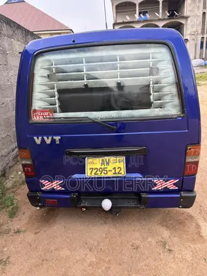 Nissan Caravan (Urvan) 2012 Blue