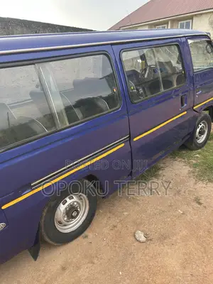 Nissan Caravan (Urvan) 2012 Blue